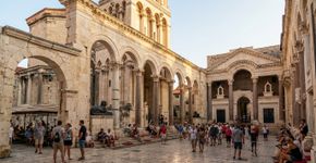 A cidade croata onde um palácio romano de cerca de 1.700 anos faz parte do centro histórico: Split preserva ruínas, igrejas e construções medievais