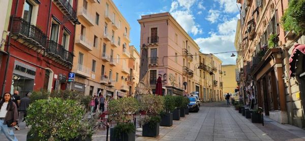 Rua no bairro histórico de Cagliari