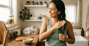 Esta mistura de 3 ingredientes faz o cabelo seco parecer hidratado e brilhante em minutos