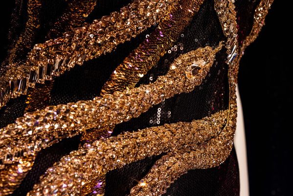 Figurino do ato de “reputation” criado por Roberto Cavalli