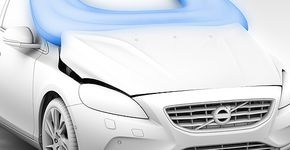 Carro com airbag do lado de fora