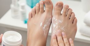 Pés com mau cheiro persistente: um hábito simples após o banho pode ser mais eficaz do que sprays caros