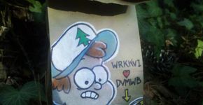 Pai faz desenhos divertidos em lancheira dos filhos
