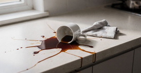 O que significa derramar café sem querer e o que isso revela sobre seu ritmo de vida?