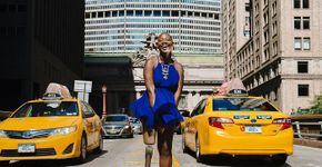 Mama Cax, a blogueira negra e amputada que é uma lição de vida