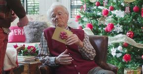 Propaganda de site pornô gera polêmica ao misturar natal, família e idoso