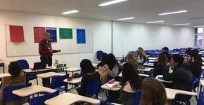 Cursinhos pré-vestibulares gratuitos ou quase