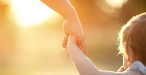 Estudo diz que cuidar de bebês e crianças <br>torna os seres humanos mais inteligentes