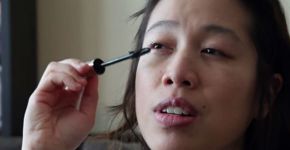 Chef cega ensina como se maquiar em vídeo