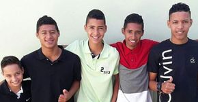 ‘Pai solo’ adota 5 irmãos de abrigos para que não se separem