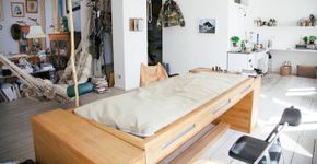 Mesa para trabalhar que vira cama