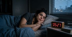 O que significa acordar cinco minutos antes do despertador tocar, segundo a psicologia do sono