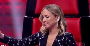 Claudia Leitte leva fora (de novo) no The Voice e fica sem graça