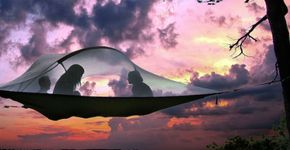 Cabana suspensa no ar permite dormir entre as árvores