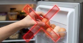 Guardar ovos na porta da geladeira parece mais prático, mas no Canadá a orientação é outra: eles devem ficar na parte mais fria do aparelho e dentro da embalagem original