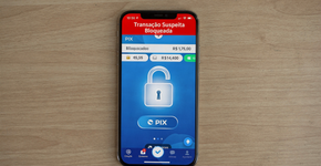 A sua segurança caiu por terra com a chegada de novos softwares maliciosos que conseguem monitorar suas senhas do banco sem que você perceba qualquer sinal de invasão no celular