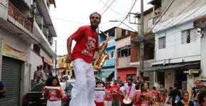 Foto: (Divulgação / Cortejo do Bloco Embondeiro Queixada / Foto: @dicampanafotocoletivo)
