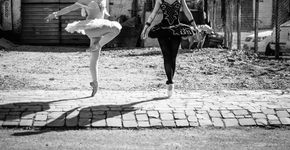 Projeto fotográfico propõe fusão entre ballet clássico e cenário urbano