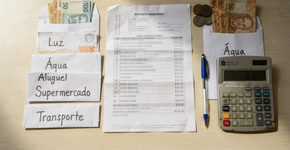 Separar o dinheiro das contas logo que o salário cai ajuda a evitar atrasos e estresse