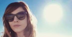Titi Müller posa de topless em ensaio p&b para fotógrafo