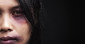 No Brasil, há uma denúncia de violência contra a mulher a cada sete minutos