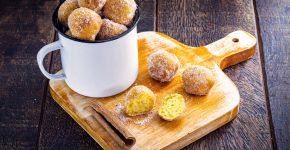 Bolinho de chuva sequinho por fora e macio por dentro para o lanche da tarde