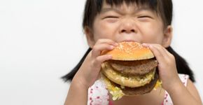 Pesquisa revela: publicidade de junk food faz crianças comerem mais alimentos não saudáveis
