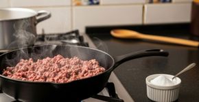 Por que você deve cozinhar carne moída com bicarbonato de sódio?