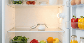 Adicione bicarbonato de sódio na geladeira à noite: Um método inteligente para eliminar o cheiro de alimentos estragados de vez