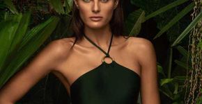 Isabeli Fontana exibe estrias em foto de biquíni e recebe elogios