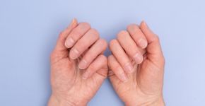 Falta de ferro no sangue causa enfraquecimento das unhas
