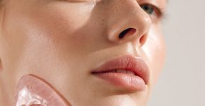 Massagens faciais revelam o lifting natural que ninguém esperava