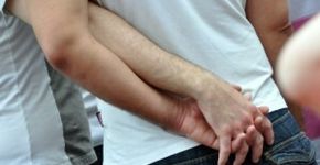 Grupo de Pais de Homossexuais leva informação sobre sexualidade e saúde para pais e filhos