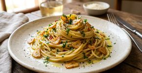 Segundo o chef: Esses dois ingredientes arruínam qualquer macarrão ao alho e óleo