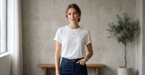A mesma camiseta branca pode parecer básica ou elegante: 4 detalhes que mudam tudo sem comprar outra peça