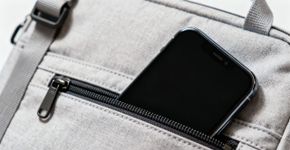 Como impedir o celular de apertar sozinho dentro da bolsa
