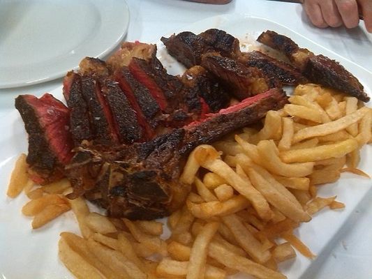 Gozeiko - Você pode se deliciar com o famoso Txuleton (carne a la braseiro)