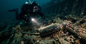 Mergulhadores encontraram uma Guinness de 1864 no fundo do mar e agora cientistas querem descobrir se algo ainda sobrevive dentro dela
