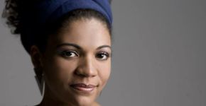 Luciana Oliveira canta Jovelina Pérola Negra no Sesc Vila Mariana