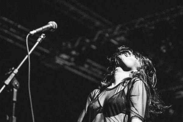 Salma Jô, da banda Carne Doce