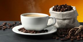 Café dá mais energia? Entenda como a bebida age no organismo e os cuidados ao consumi-la