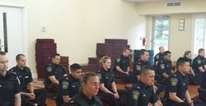 Policiais do Canadá aprendem meditação para melhorar a abordagem das pessoas