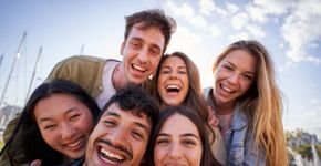 Veja como a amizade impacta a saúde mental