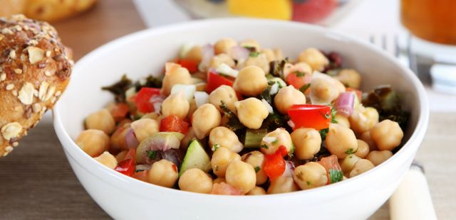 Salada de grão-de-bico com bacalhau surpreendente