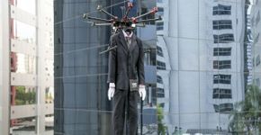 Loja usa drones para anunciar Black Friday em São Paulo