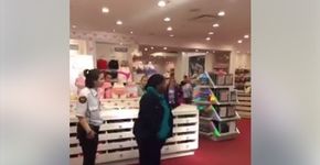 Mulheres negras são expulsas de loja da Victoria´s Secret