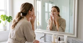Como fazer uma limpeza de pele caseira para diminuir cravos, controlar o excesso de óleo e deixar a pele mais viçosa