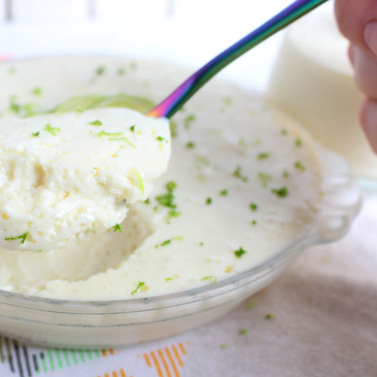 Veja como fazer mousse de limão com 3 ingredientes