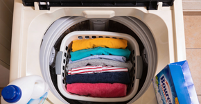 Sabão em pó x sabão líquido, qual preserva as cores das roupas por mais tempo e não estraga a máquina?