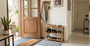 Nas casas de elite os sapatos nunca passam da porta de entrada porque o truque não é a limpeza do chão mas o Feng Shui da casa